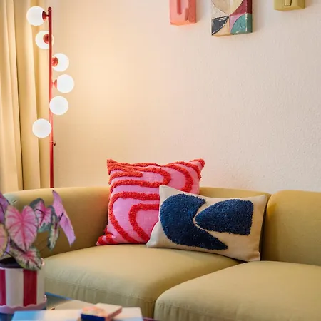 Grosszuegiges Design I 2 Schlafzimmer I Ruhig In Dritter Etage I Neustadt Dresden