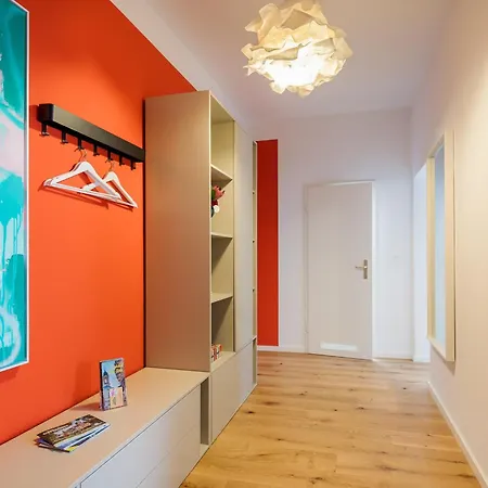Grosszuegiges Design I 2 Schlafzimmer I Ruhig In Dritter Etage I Neustadt *
