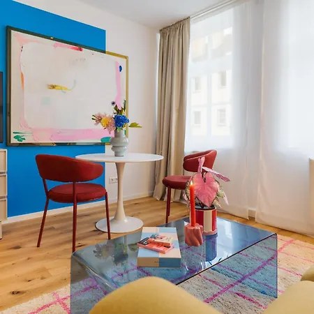 Grosszuegiges Design I 2 Schlafzimmer I Ruhig In Dritter Etage I Neustadt *